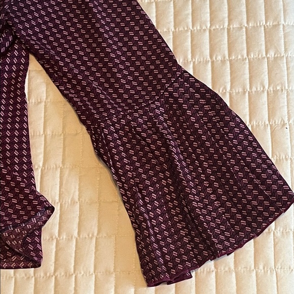 Banana Republic Plum Geometric Blouse - women’s large - Picture 4 of 7